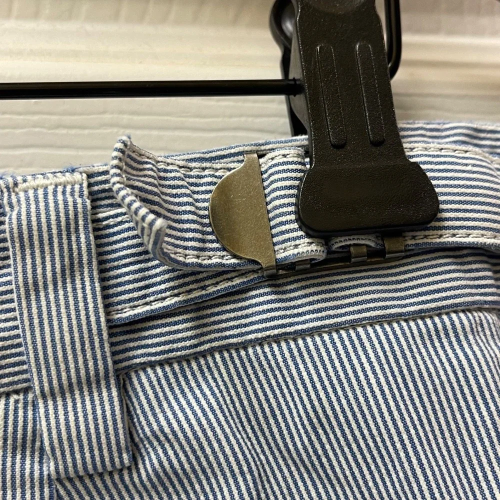 Banana Republic Men's Size 32 Seersucker Blue/White Belted Back Hidden‎ Closure